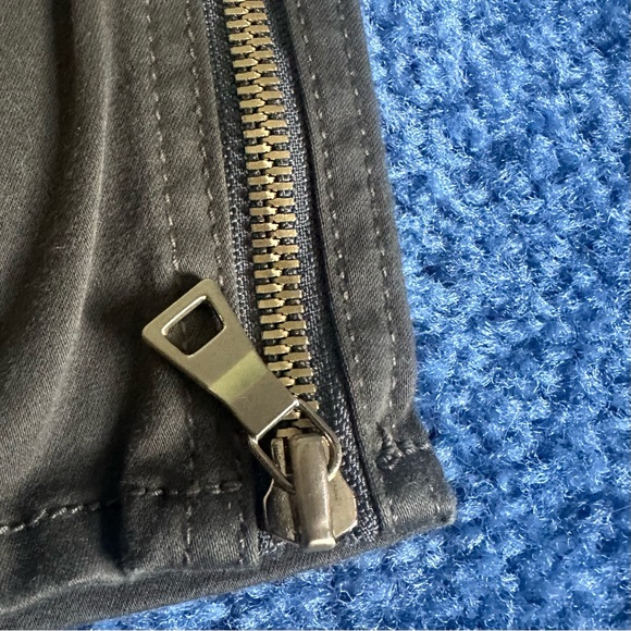 Loft Petites NWT Olive Green Marisa Skinnny Pants with Zippers Size 8P - Picture 10 of 11